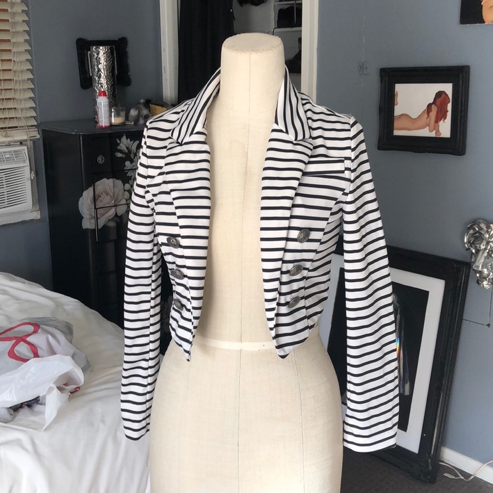 Cropped stripped jacket